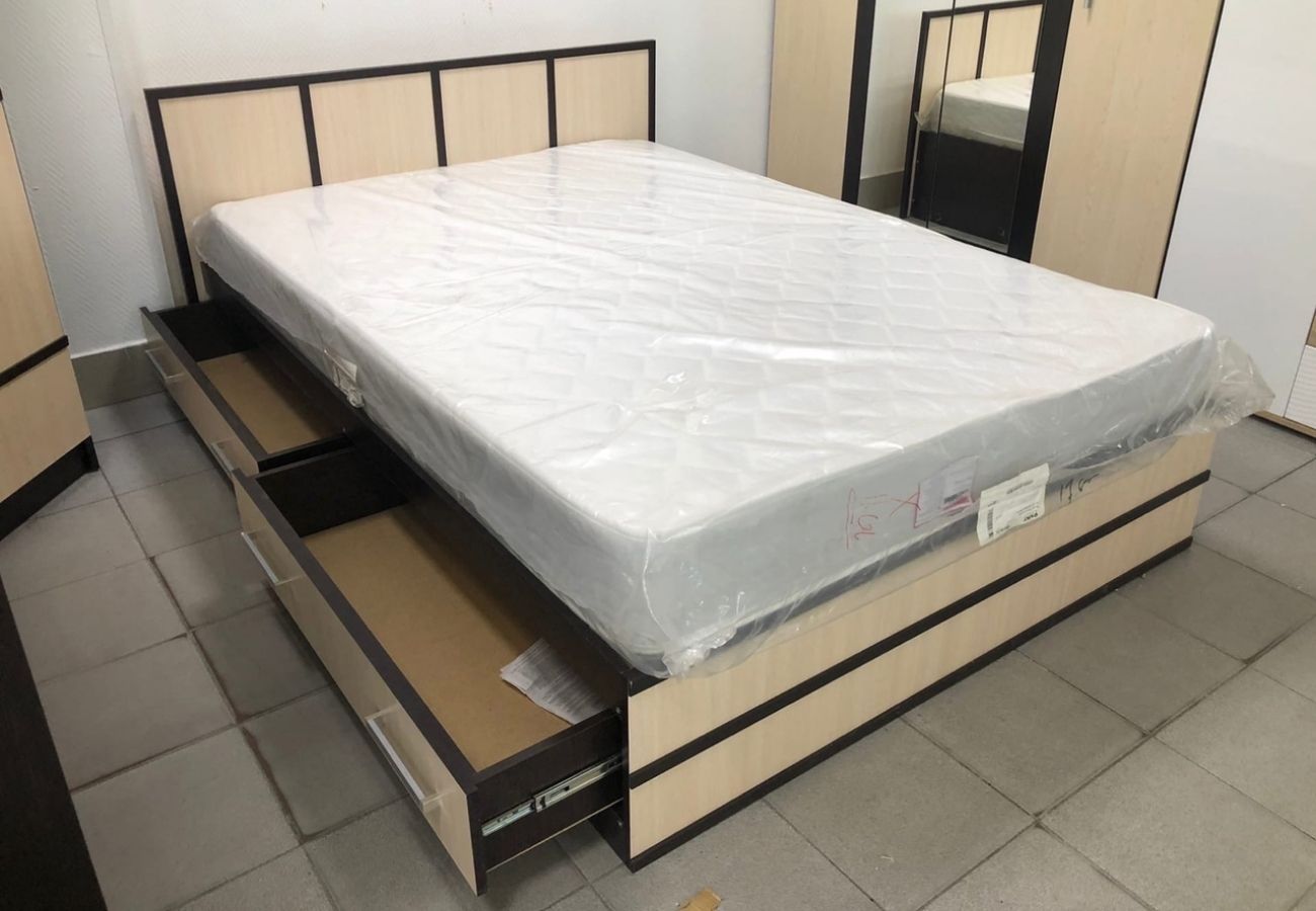 Кровать двуспальная с ящиками Сакура 160 см дуб беленый, венге