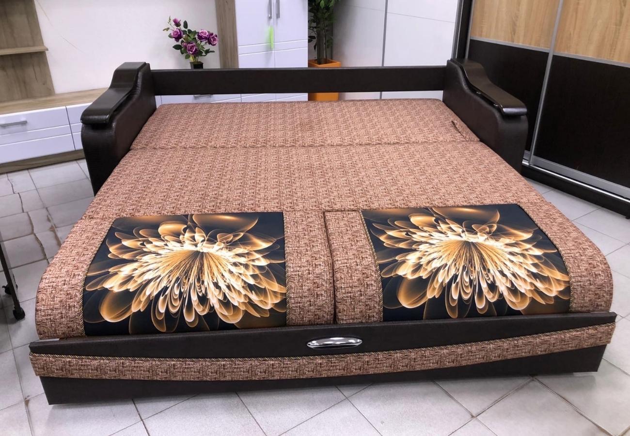 Диван-кровать Лидер коричневый, цветок медея
