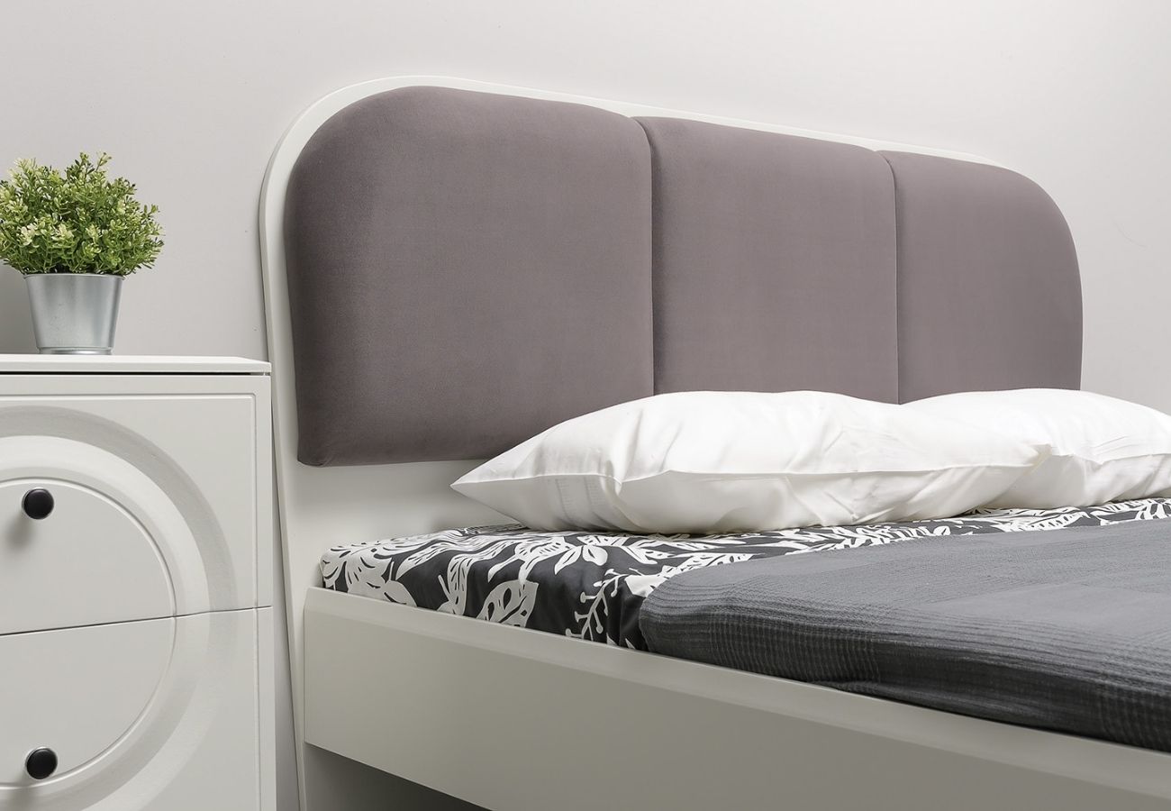Двуспальная кровать с мягкой спинкой Валенсия 160 см белая