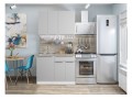 Кухонный гарнитур Фьюжн-05 Silky Light Grey, Белый 110 см, столешница Песчаный камень глянец